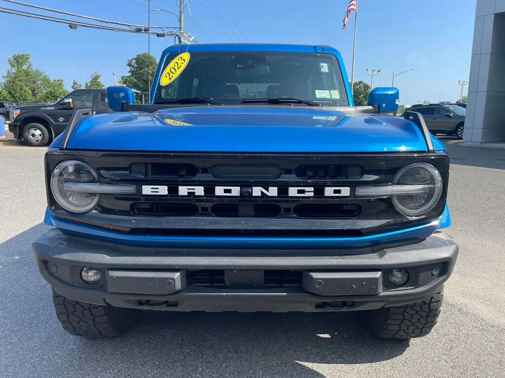 2023 Ford Bronco Base Advanced — photo 1 of 5