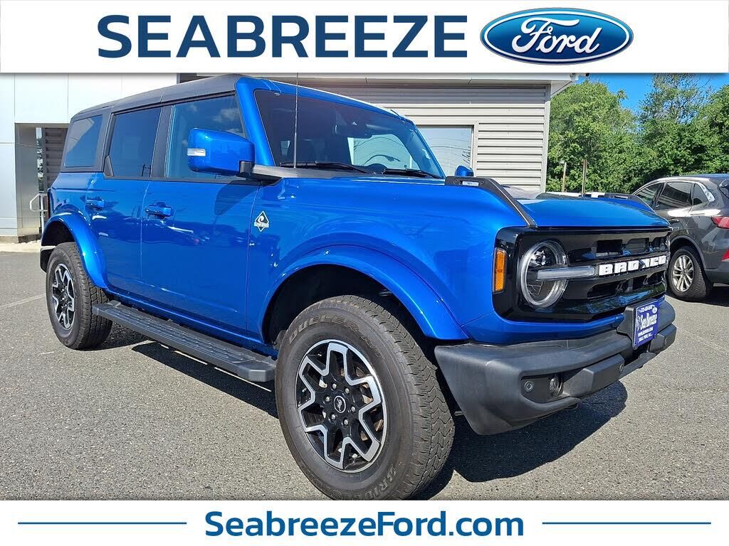 2023 Ford Bronco Base Advanced — photo 1 of 14