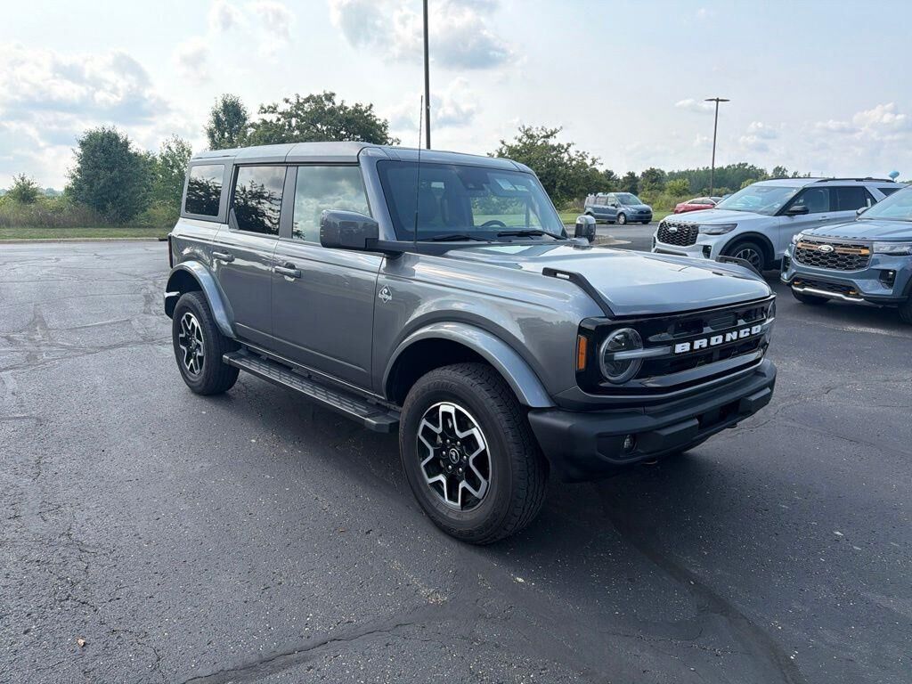 2022 Ford Bronco Base Advanced — photo 1 of 1