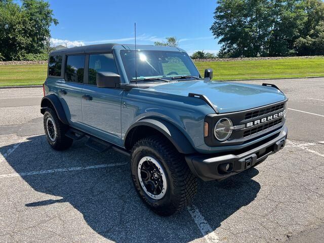 2023 Ford Bronco Badlands Advanced — photo 1 of 26