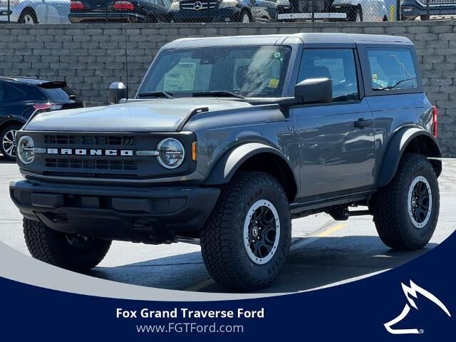 2026 Ford Bronco Base — photo 1 of 13