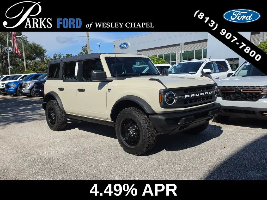 2025 Ford Bronco Base — photo 1 of 13