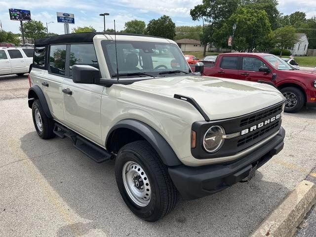 2025 Ford Bronco Base