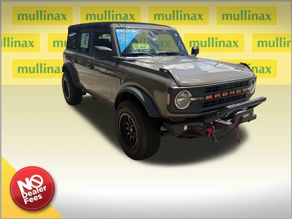 2025 Ford Bronco Base — photo 1 of 10
