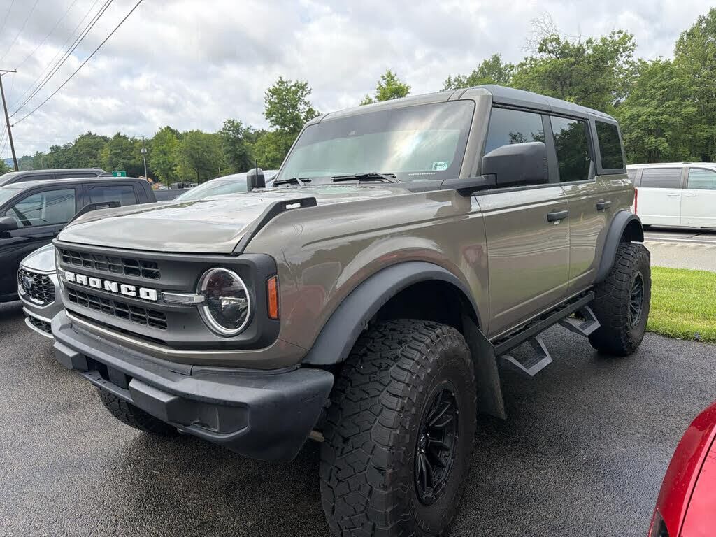 2025 Ford Bronco Base — photo 1 of 1