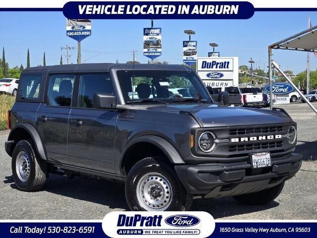 2025 Ford Bronco Base — photo 1 of 13