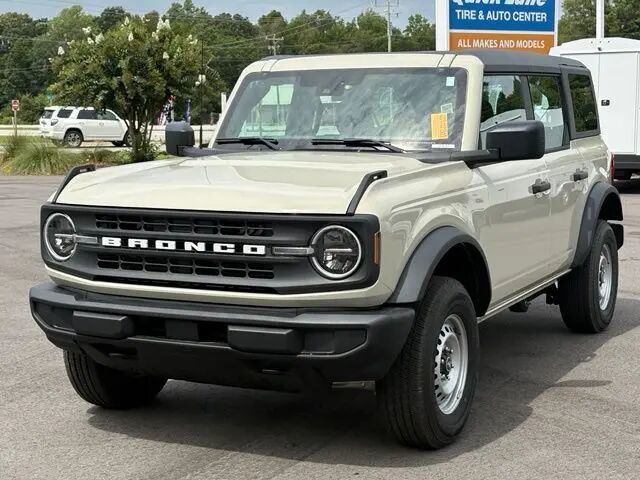 2026 Ford Bronco Base — photo 1 of 13