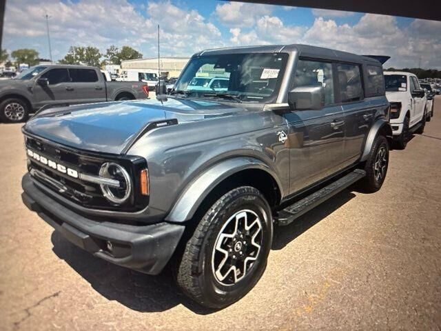 2024 Ford Bronco Outer Banks — photo 1 of 4