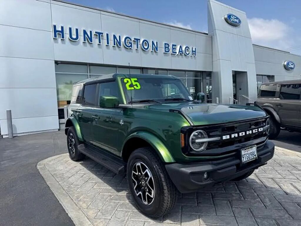 2025 Ford Bronco Outer Banks — photo 1 of 26