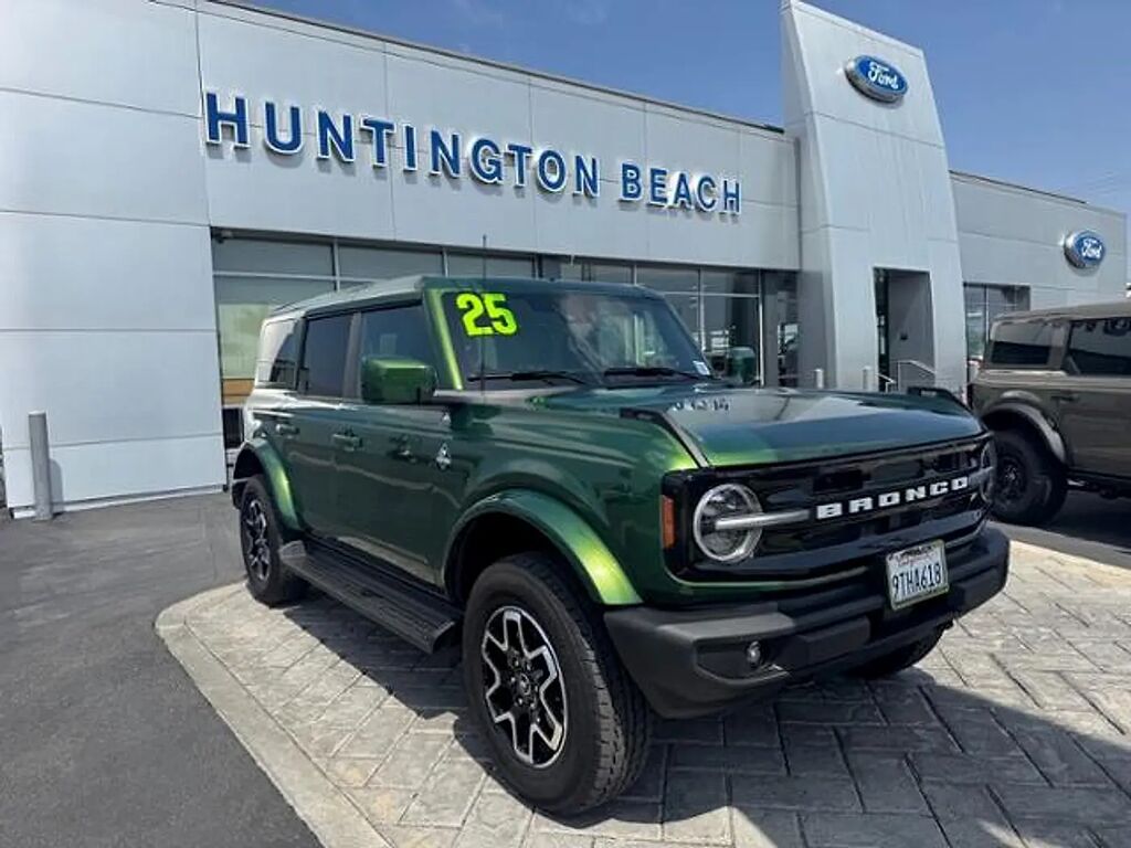 2025 Ford Bronco Outer Banks — photo 1 of 13