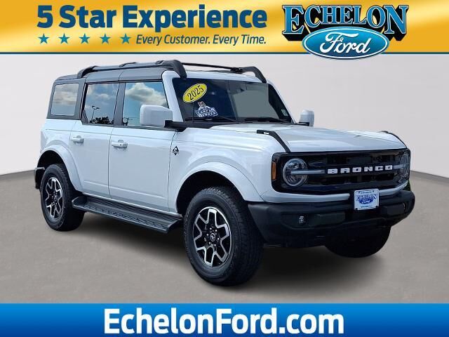 2025 Ford Bronco Outer Banks — photo 1 of 13