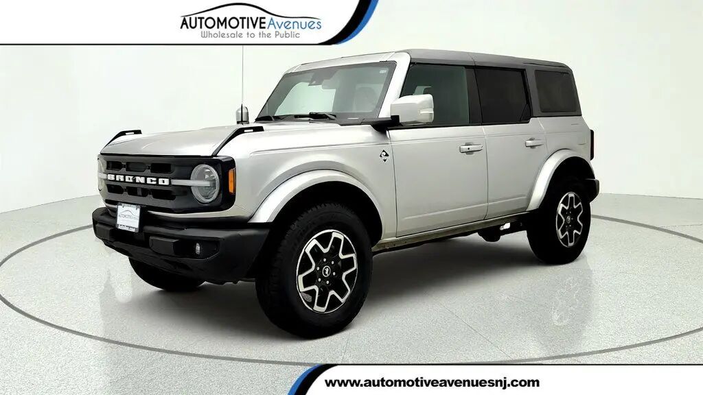 2024 Ford Bronco Outer Banks — photo 1 of 14