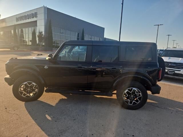 2024 Ford Bronco Outer Banks — photo 1 of 16