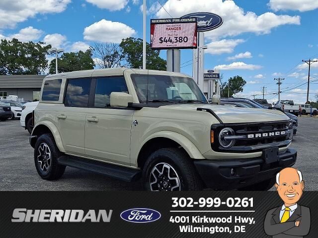 2025 Ford Bronco Outer Banks — photo 1 of 13