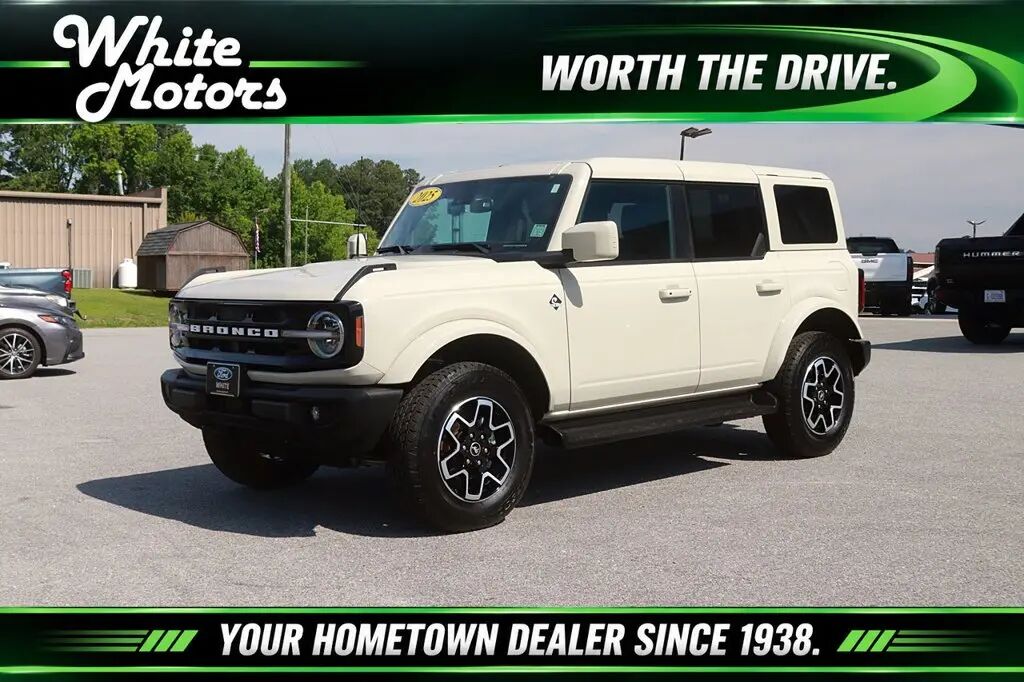 2025 Ford Bronco Outer Banks — photo 1 of 13