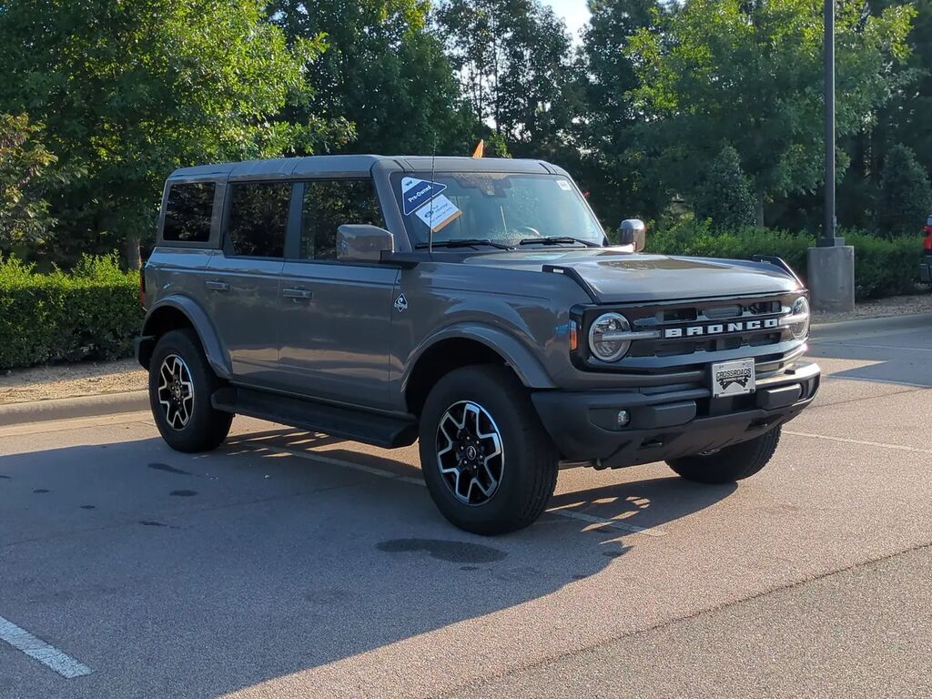 2025 Ford Bronco Outer Banks — photo 1 of 13