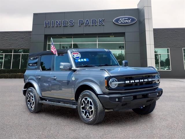 2024 Ford Bronco Outer Banks — photo 1 of 11