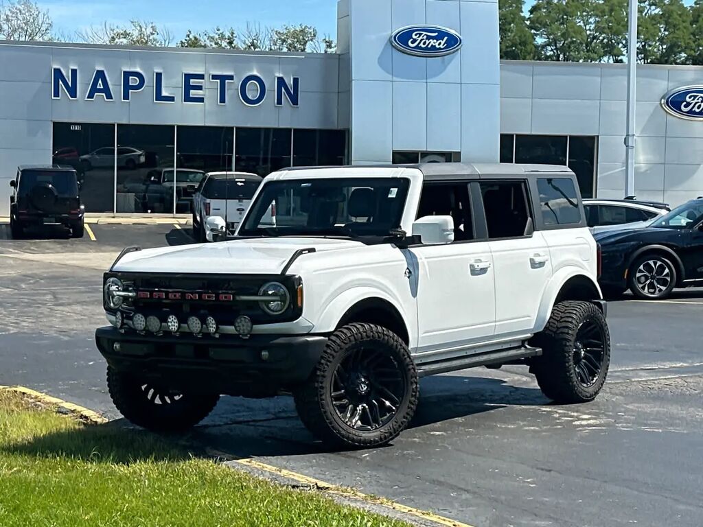 2024 Ford Bronco Outer Banks — photo 1 of 36