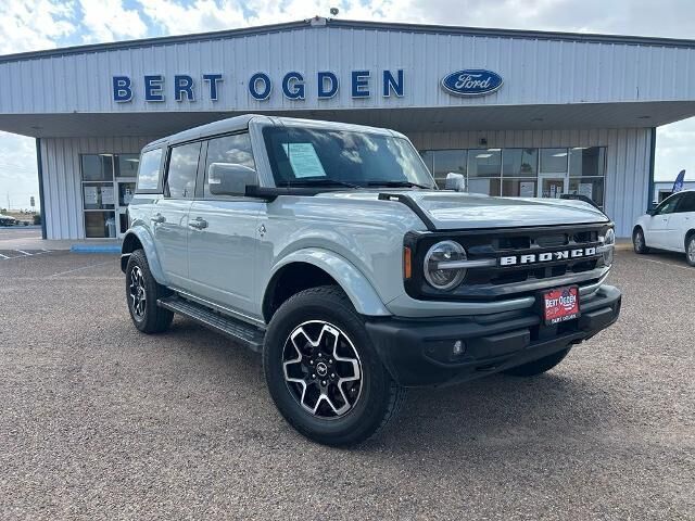 2024 Ford Bronco Outer Banks — photo 1 of 13
