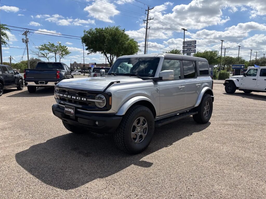 2024 Ford Bronco Outer Banks — photo 1 of 13