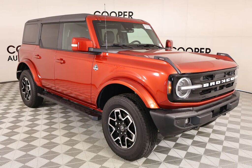 2024 Ford Bronco Outer Banks — photo 1 of 14