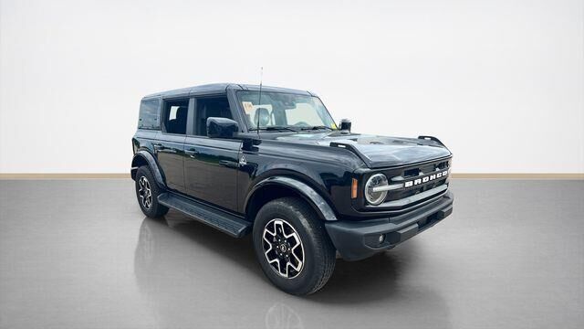 2025 Ford Bronco Outer Banks — photo 1 of 13