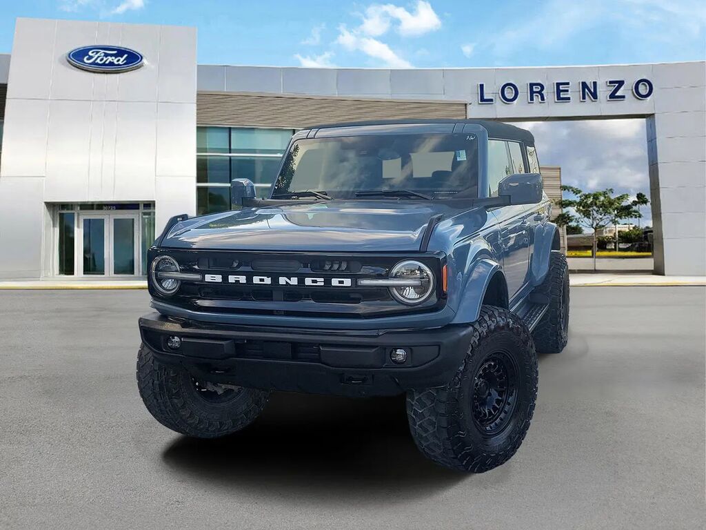 2025 Ford Bronco Outer Banks — photo 1 of 13