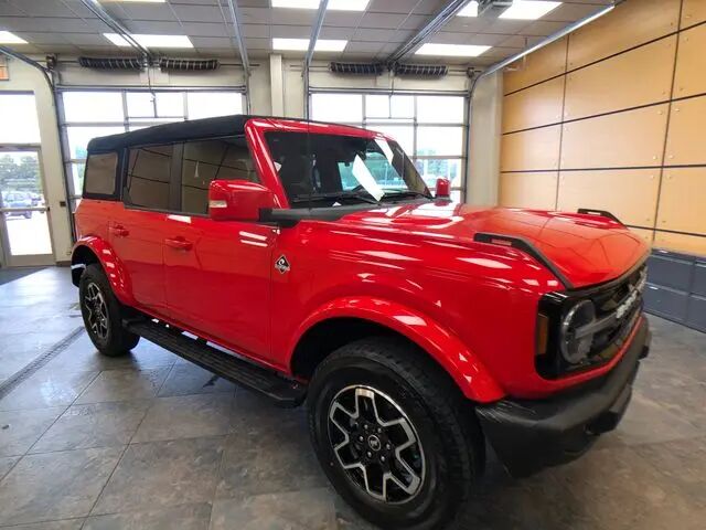2024 Ford Bronco Outer Banks — photo 1 of 14
