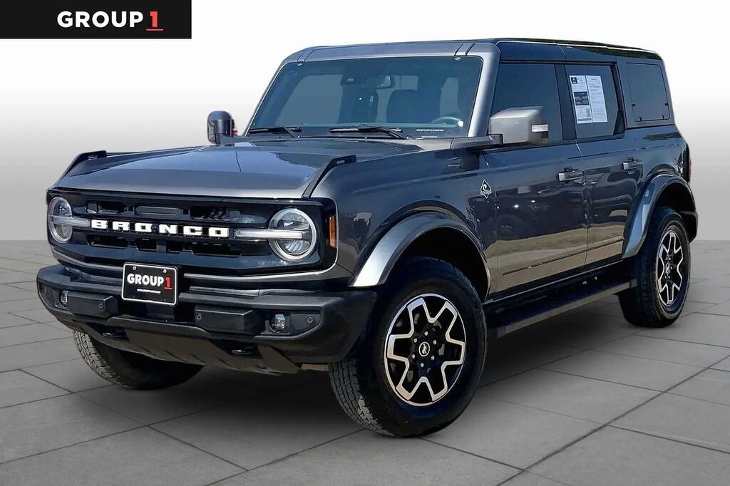 2024 Ford Bronco Outer Banks — photo 1 of 12