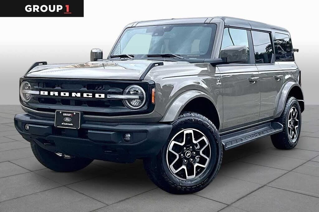 2025 Ford Bronco Outer Banks — photo 1 of 2