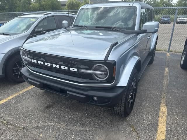 2024 Ford Bronco Outer Banks — photo 1 of 13