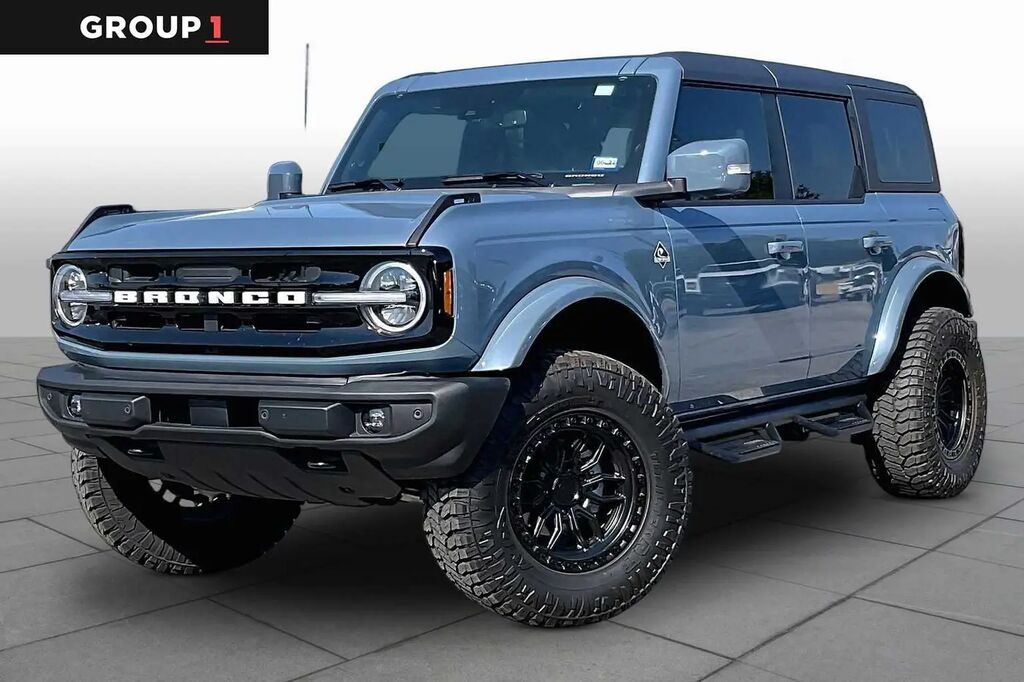 2025 Ford Bronco Outer Banks — photo 1 of 13