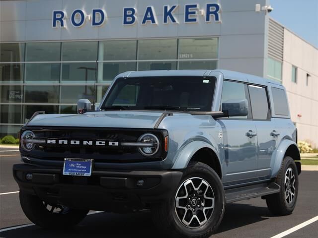 2025 Ford Bronco Outer Banks — photo 1 of 13