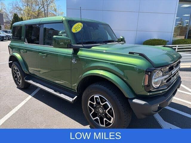 2025 Ford Bronco Outer Banks — photo 1 of 3