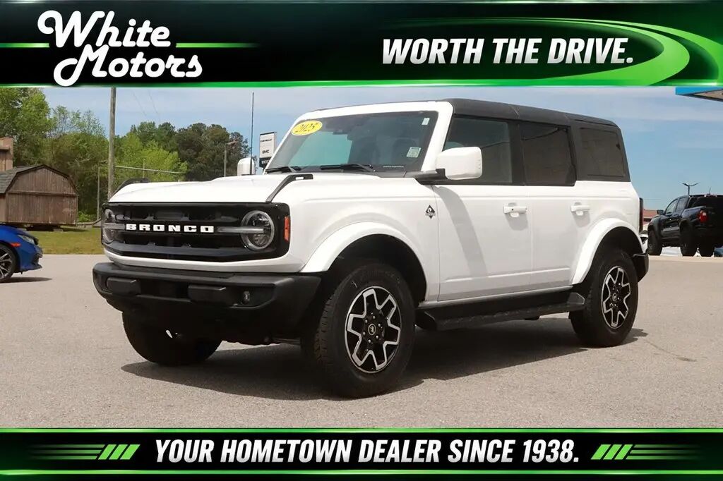 2025 Ford Bronco Outer Banks — photo 1 of 13