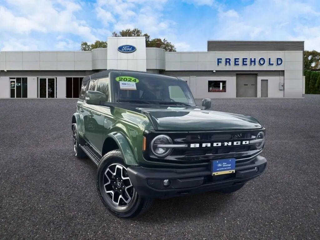 2024 Ford Bronco Outer Banks — photo 1 of 13