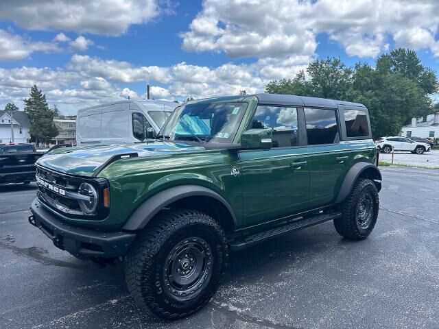 2024 Ford Bronco Outer Banks — photo 1 of 13
