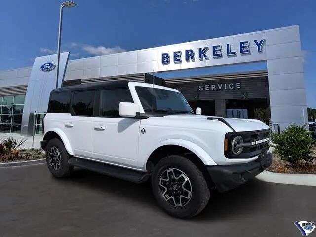 2025 Ford Bronco Outer Banks — photo 1 of 14