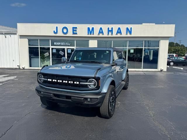 2025 Ford Bronco Outer Banks — photo 1 of 13