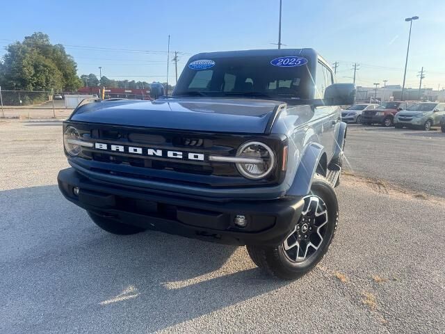 2025 Ford Bronco Outer Banks — photo 1 of 13
