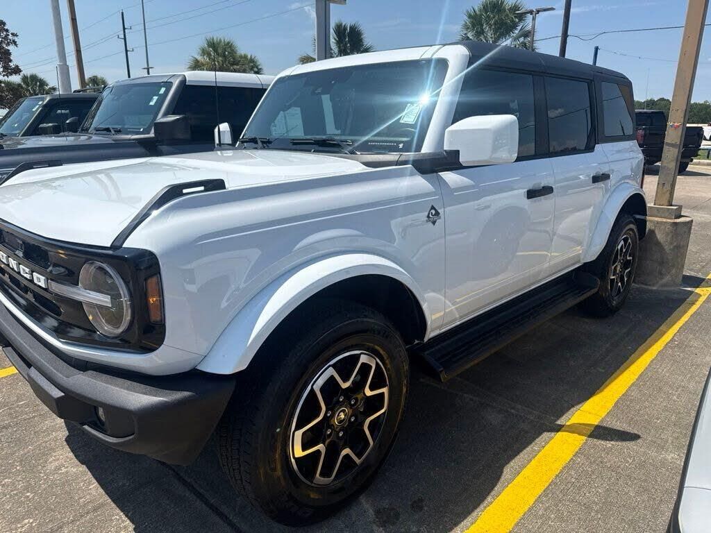 2026 Ford Bronco Outer Banks — photo 1 of 2