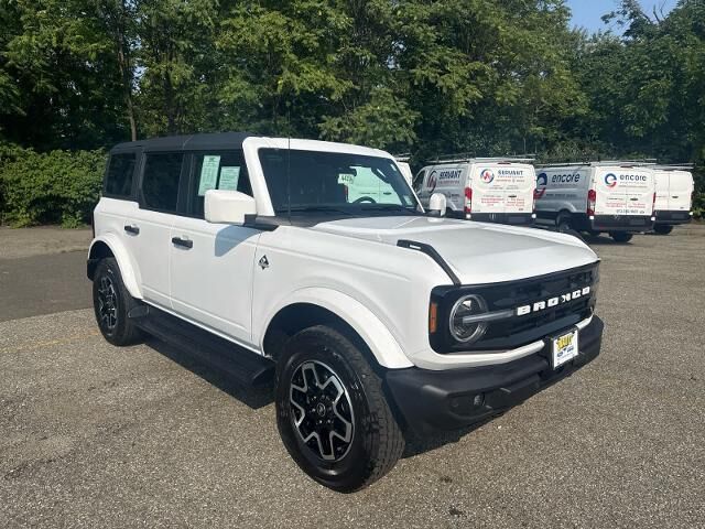 2026 Ford Bronco Outer Banks — photo 1 of 13