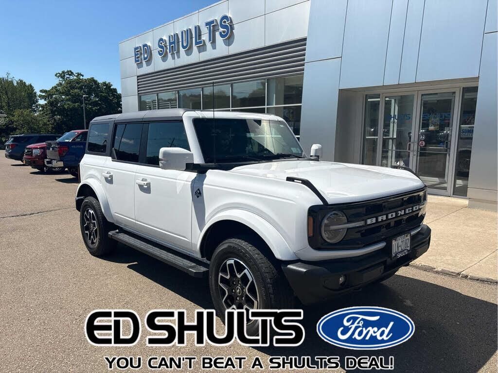 2024 Ford Bronco Outer Banks — photo 1 of 15