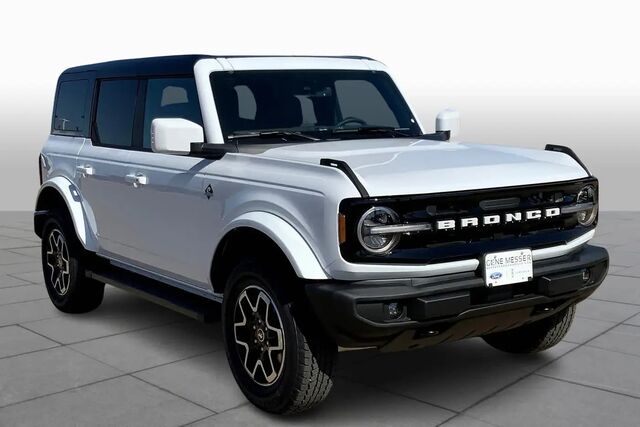 2024 Ford Bronco Outer Banks — photo 1 of 12