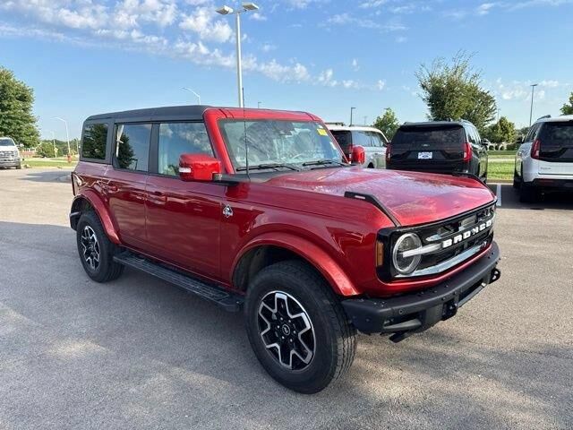2024 Ford Bronco Outer Banks — photo 1 of 39