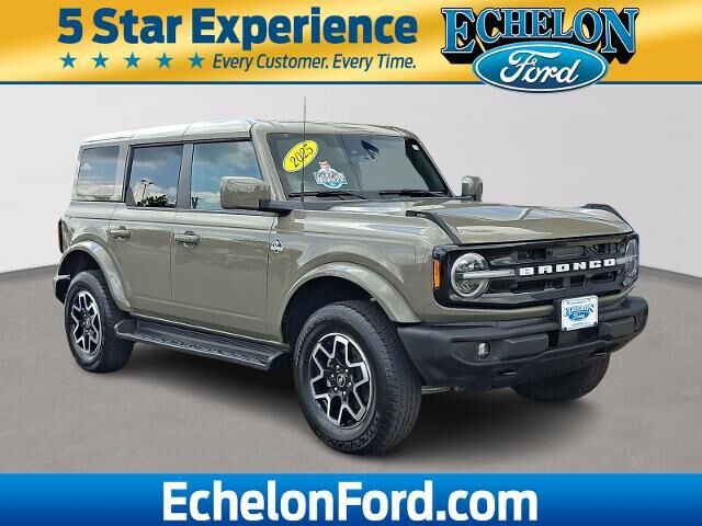 2025 Ford Bronco Outer Banks — photo 1 of 13