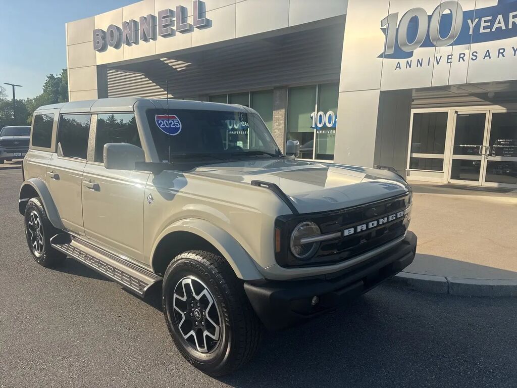 2025 Ford Bronco Outer Banks — photo 1 of 13