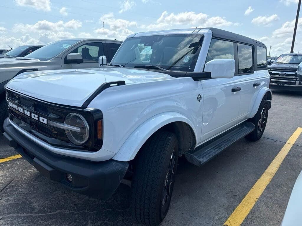 2026 Ford Bronco Outer Banks — photo 1 of 3