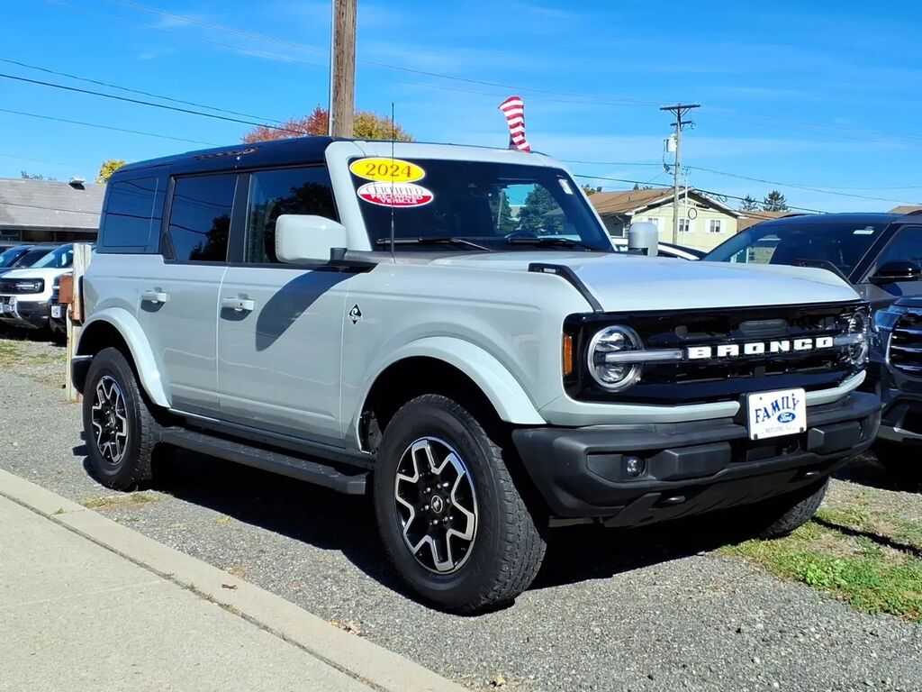 2024 Ford Bronco Outer Banks — photo 1 of 13