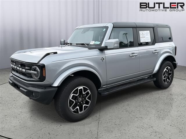 2024 Ford Bronco Outer Banks — photo 1 of 40
